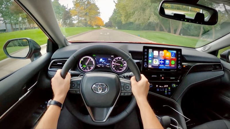 Toyota camry hydric co trang bi Adaptive cruise control
